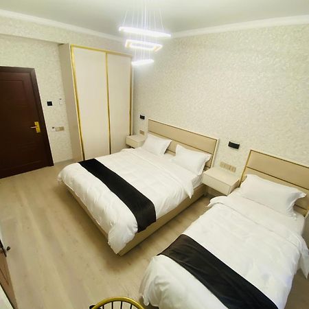 Baland Hotel 杜尚别 外观 照片