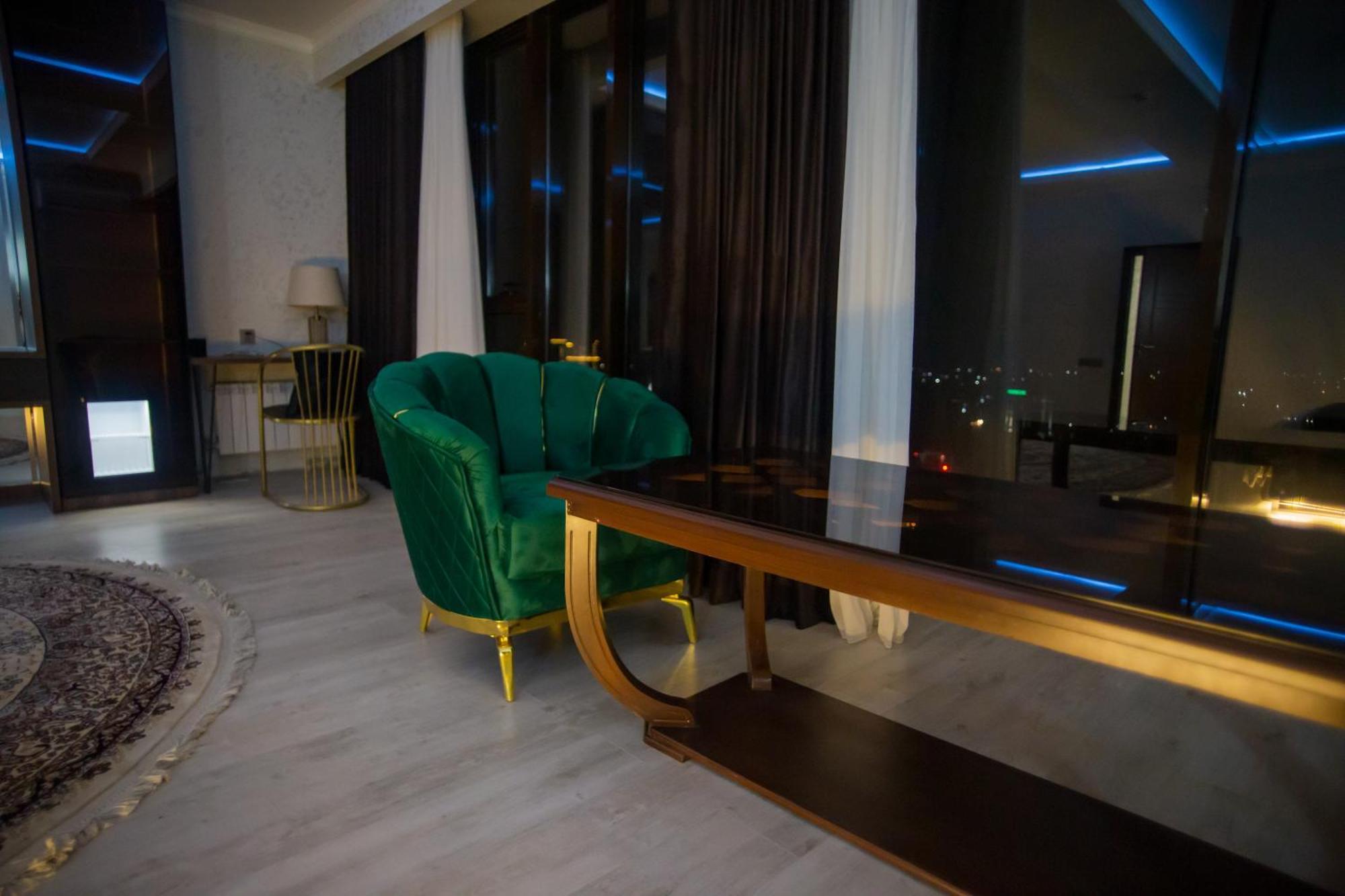 Baland Hotel 杜尚别 外观 照片