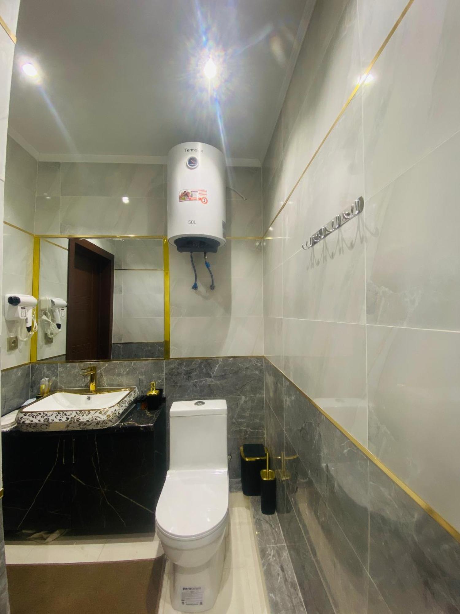 Baland Hotel 杜尚别 外观 照片