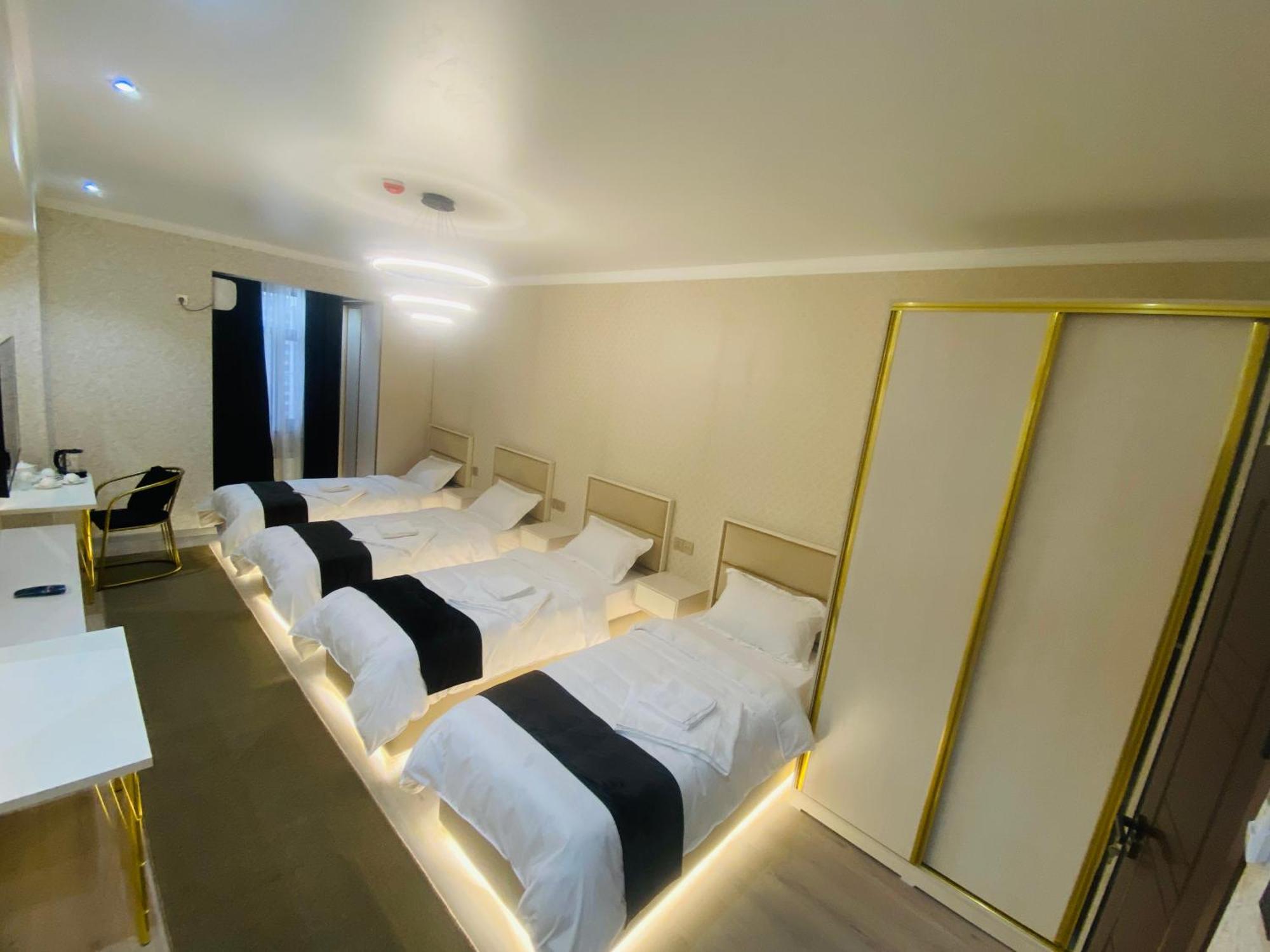 Baland Hotel 杜尚别 外观 照片