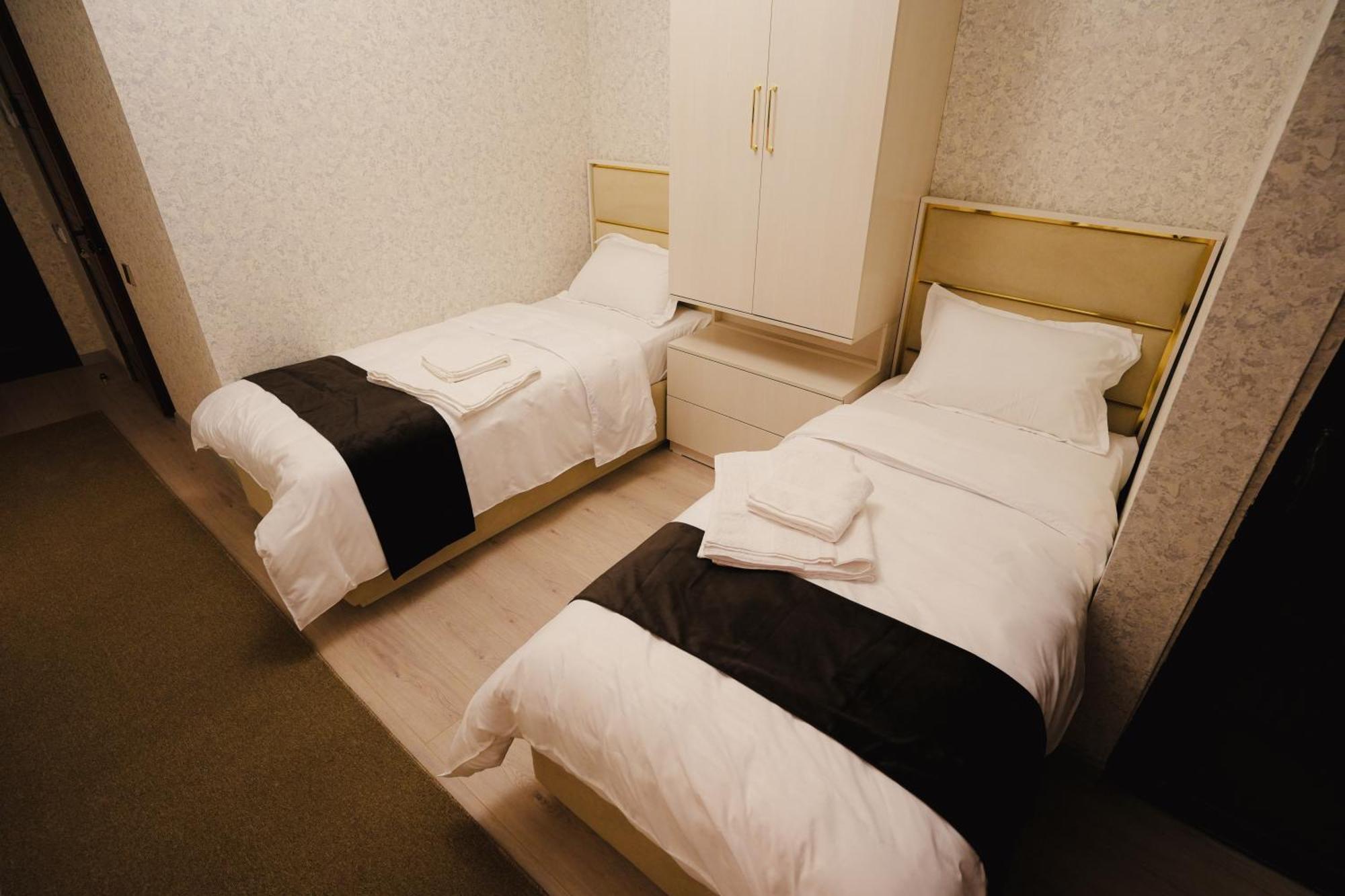 Baland Hotel 杜尚别 外观 照片