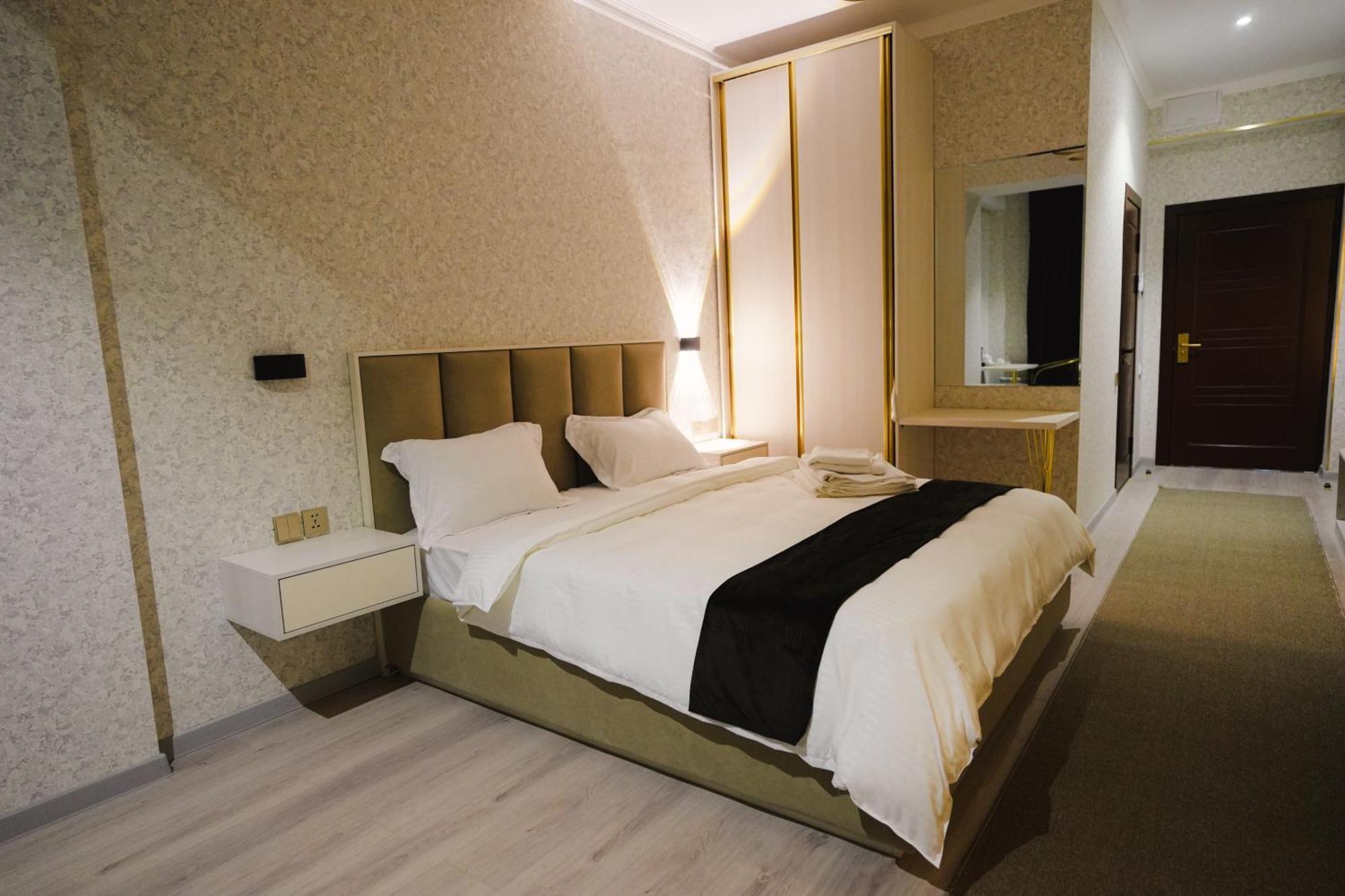 Baland Hotel 杜尚别 外观 照片