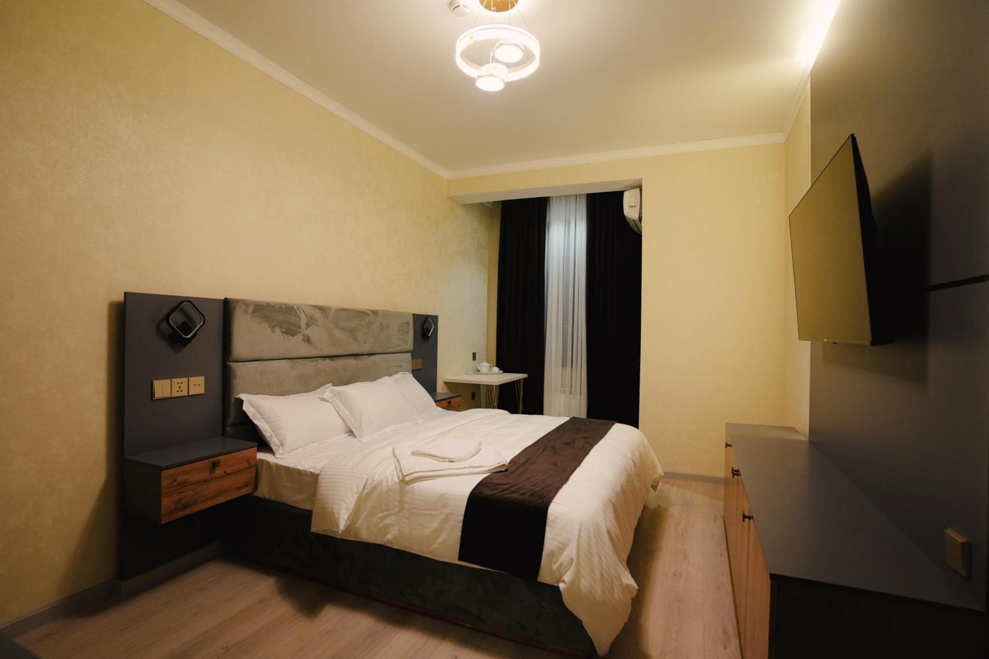 Baland Hotel 杜尚别 外观 照片