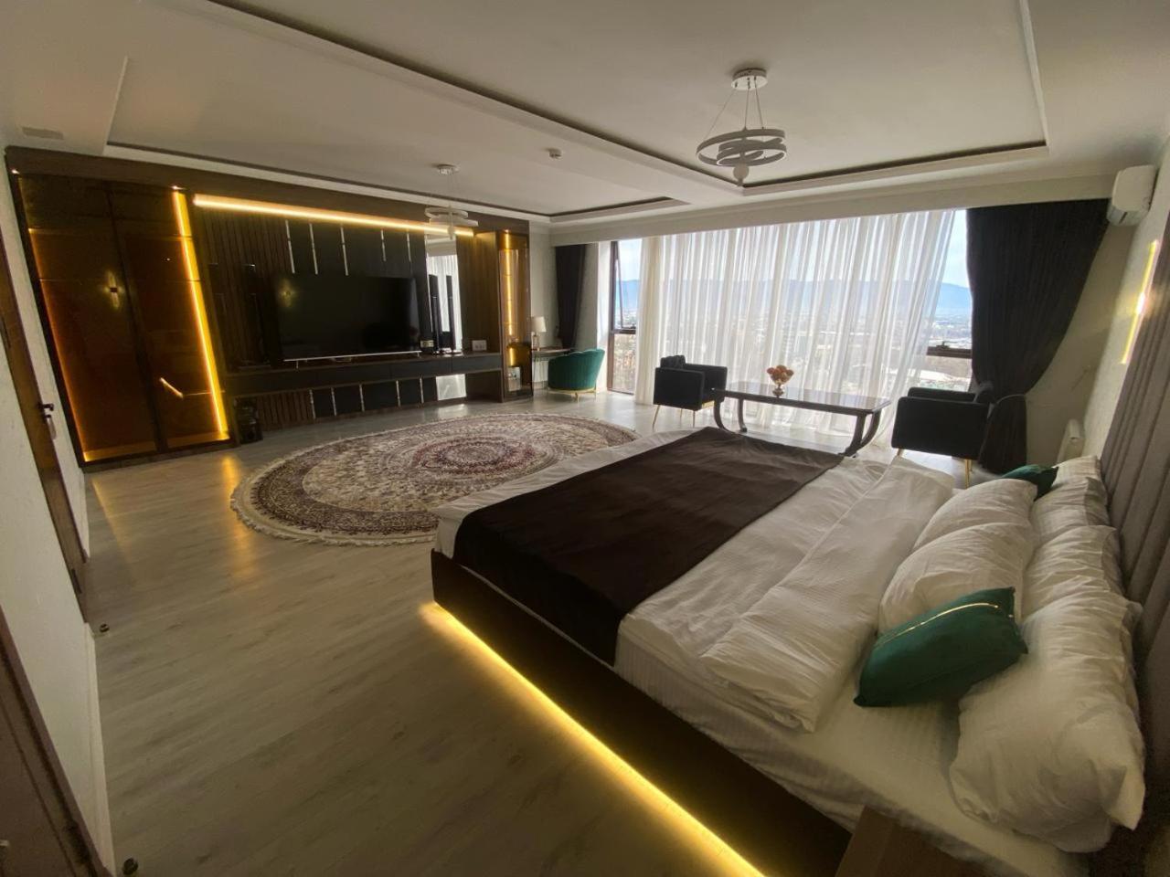 Baland Hotel 杜尚别 外观 照片