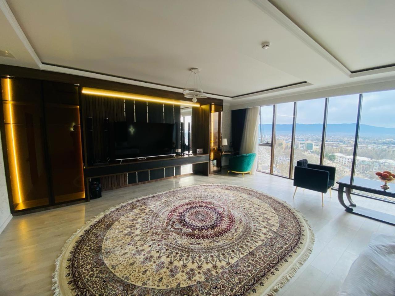 Baland Hotel 杜尚别 外观 照片