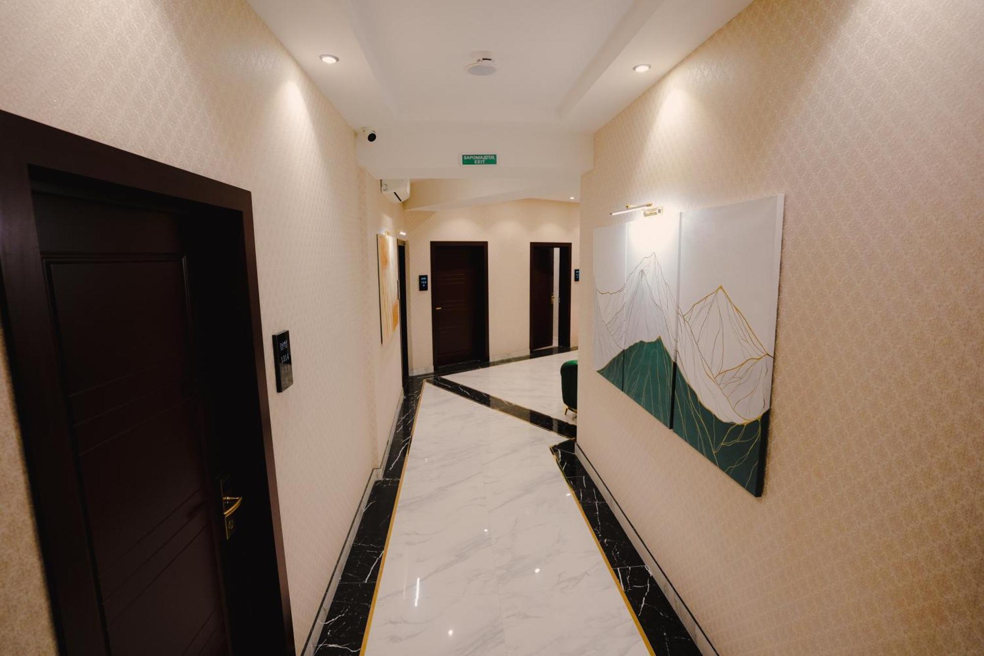 Baland Hotel 杜尚别 外观 照片