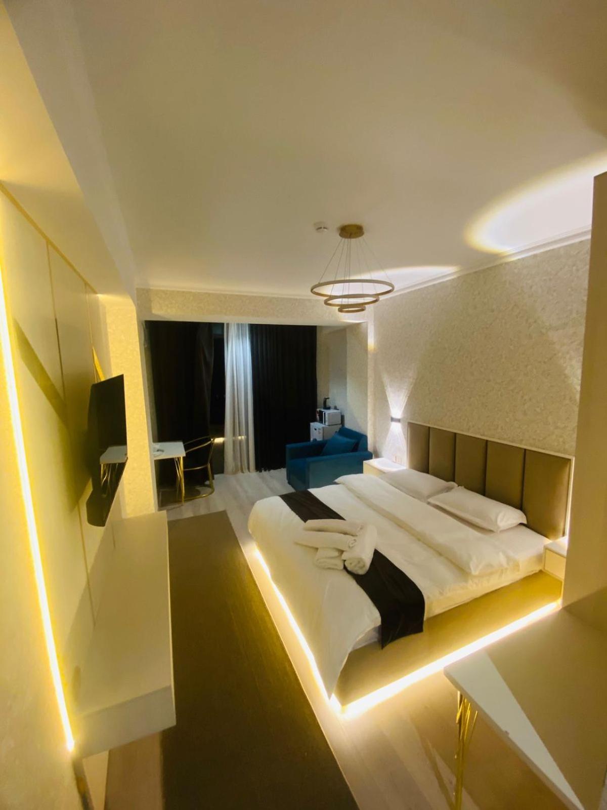 Baland Hotel 杜尚别 外观 照片