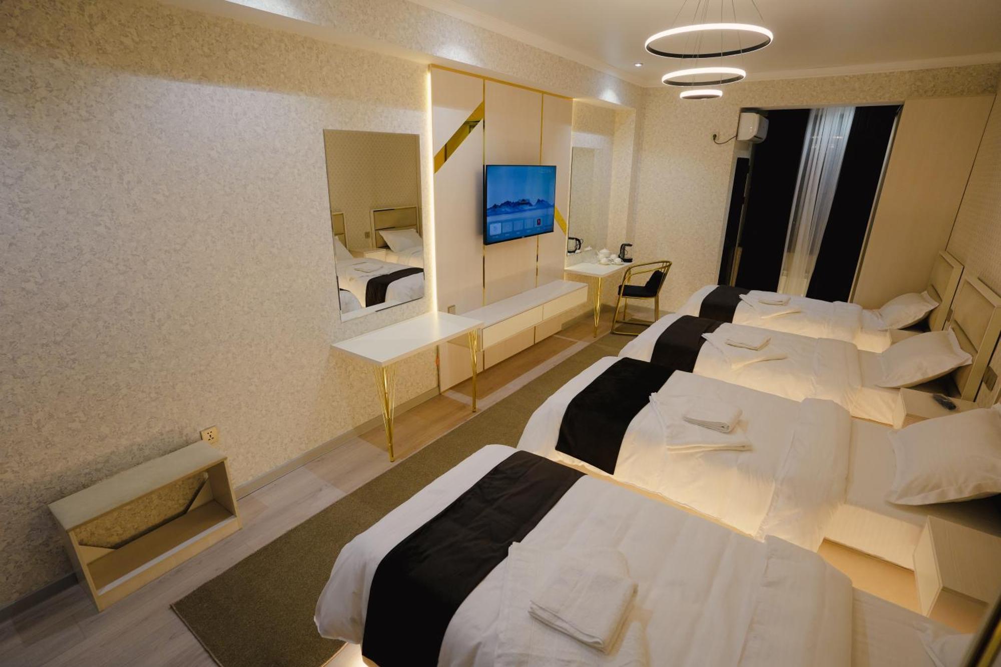 Baland Hotel 杜尚别 外观 照片