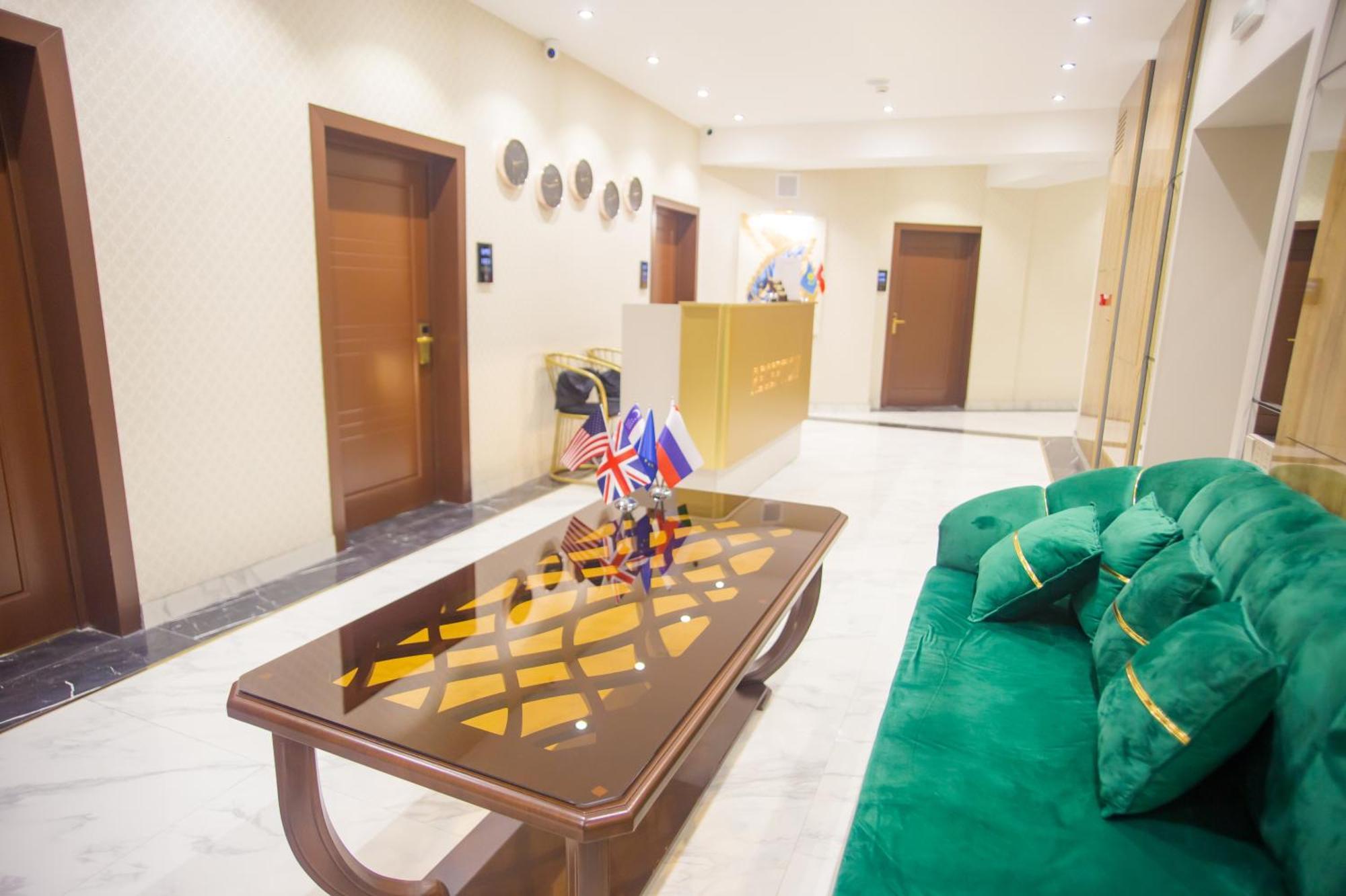 Baland Hotel 杜尚别 外观 照片