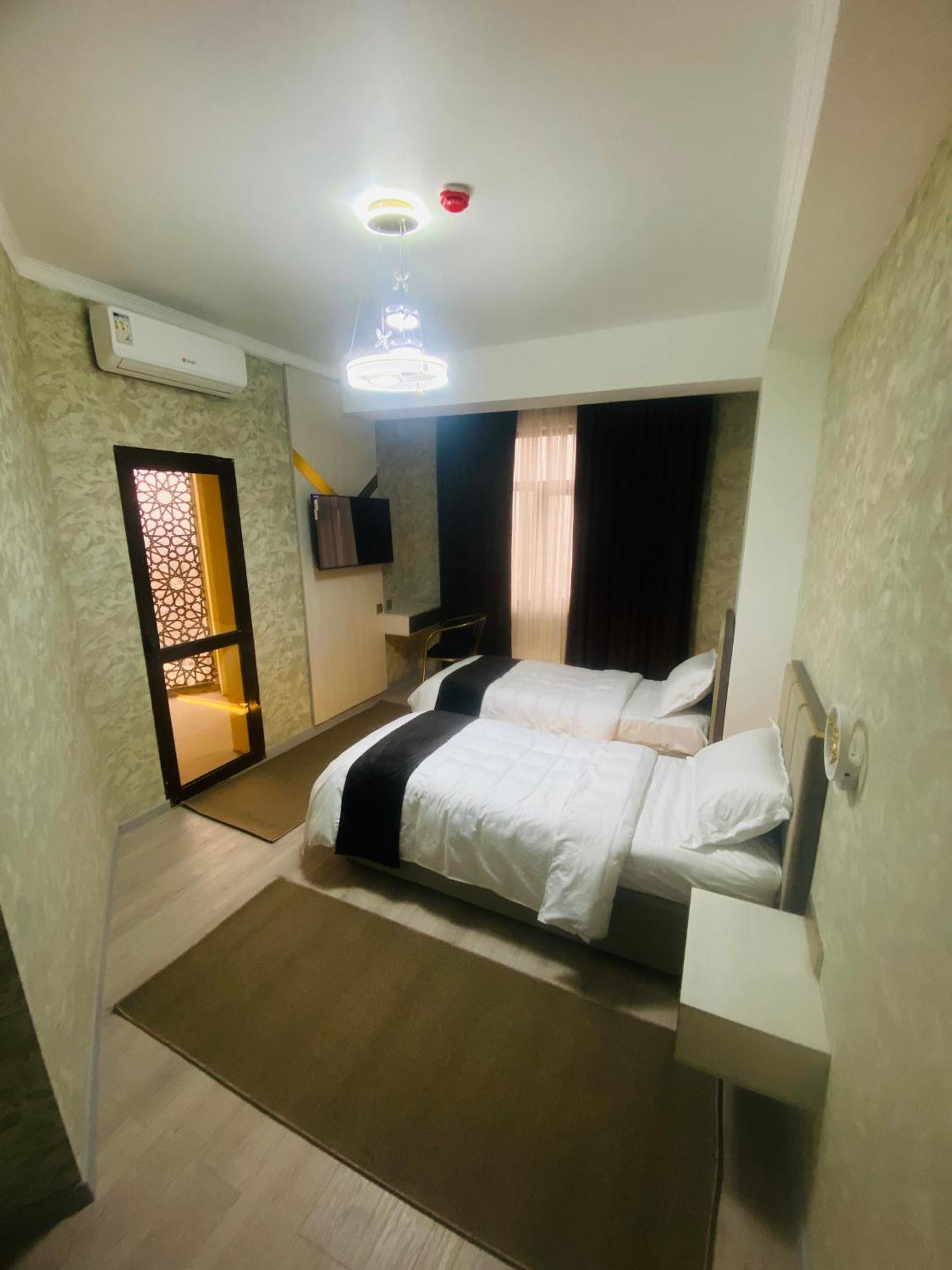 Baland Hotel 杜尚别 外观 照片