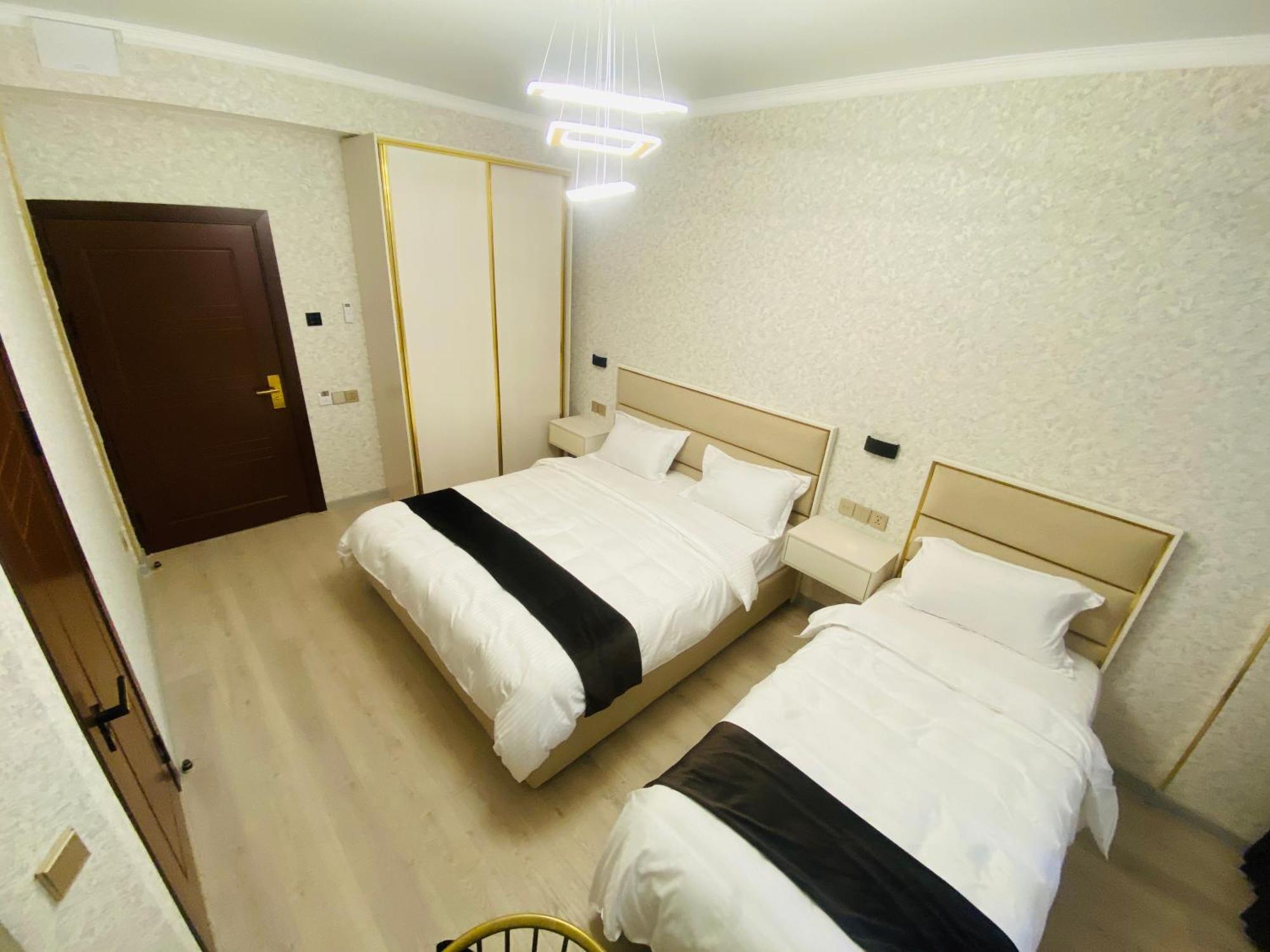 Baland Hotel 杜尚别 外观 照片