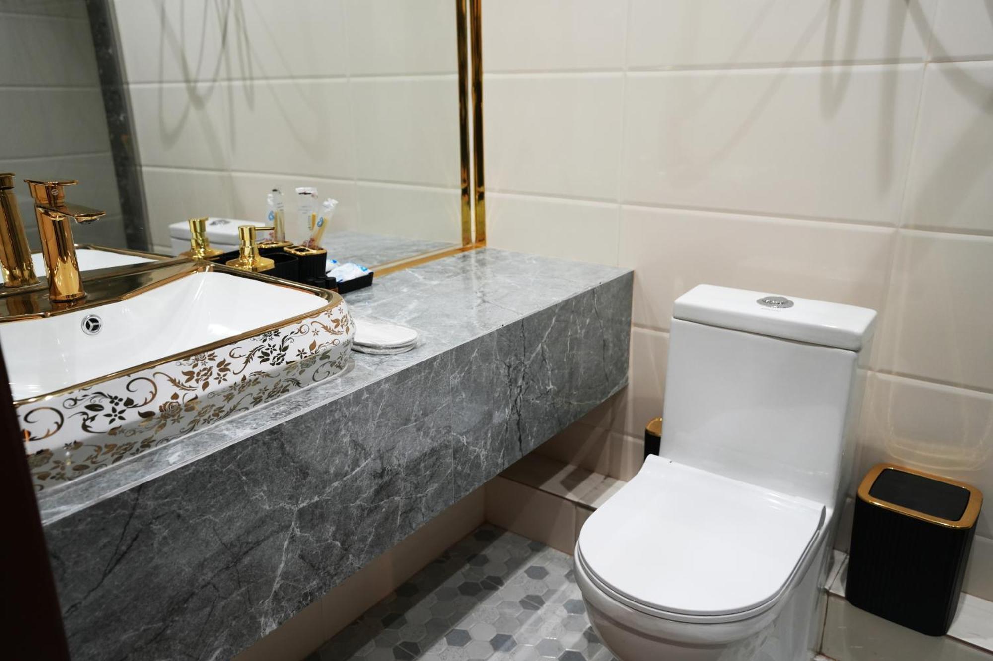 Baland Hotel 杜尚别 外观 照片