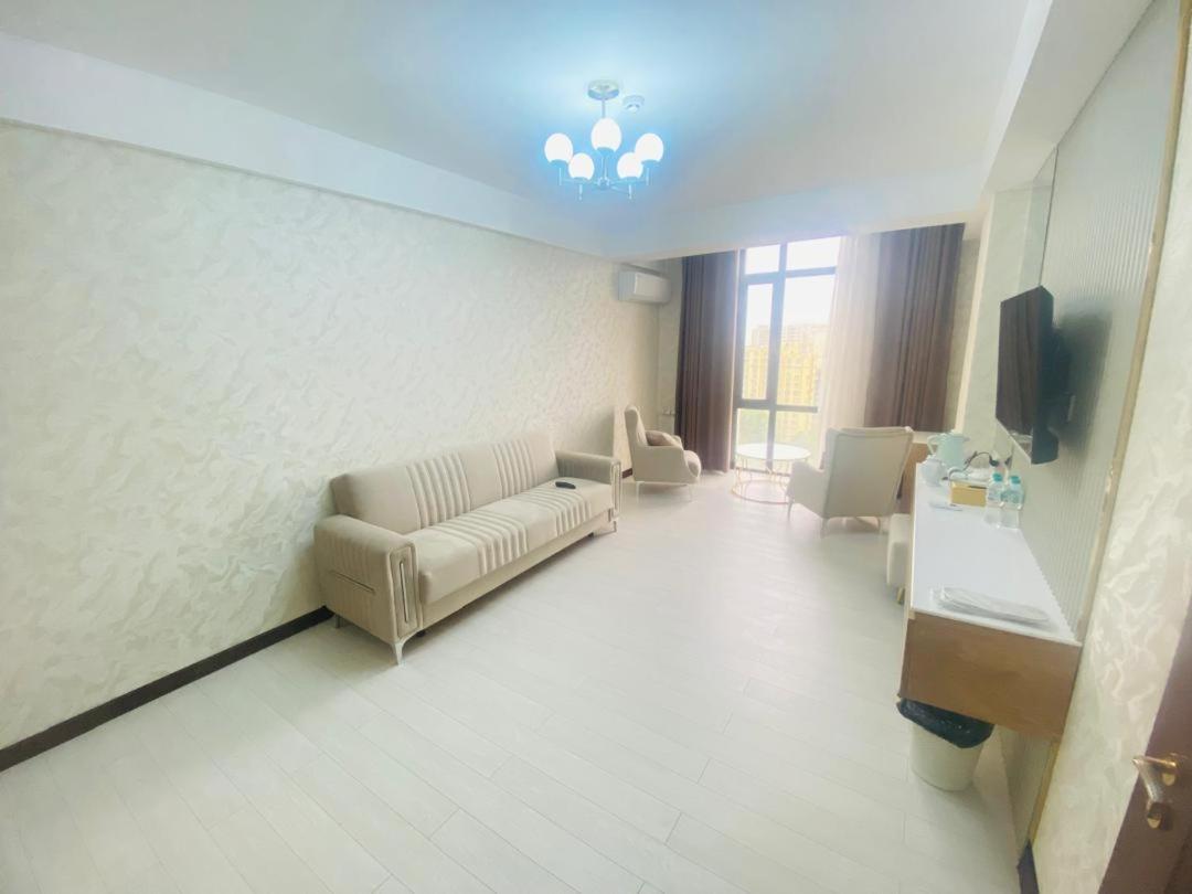 Baland Hotel 杜尚别 外观 照片